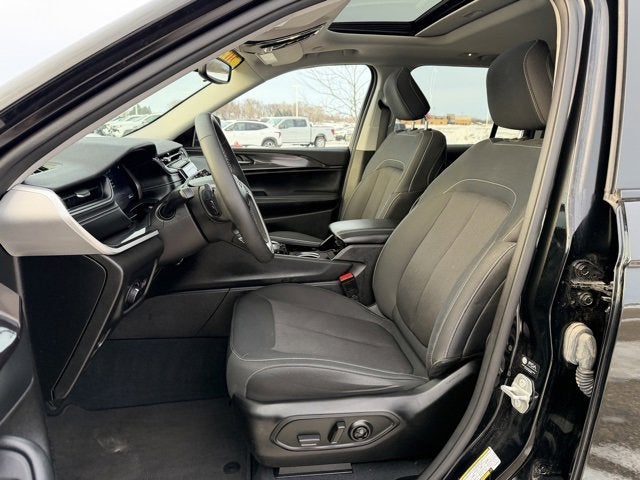 2023 Jeep Grand Cherokee Laredo