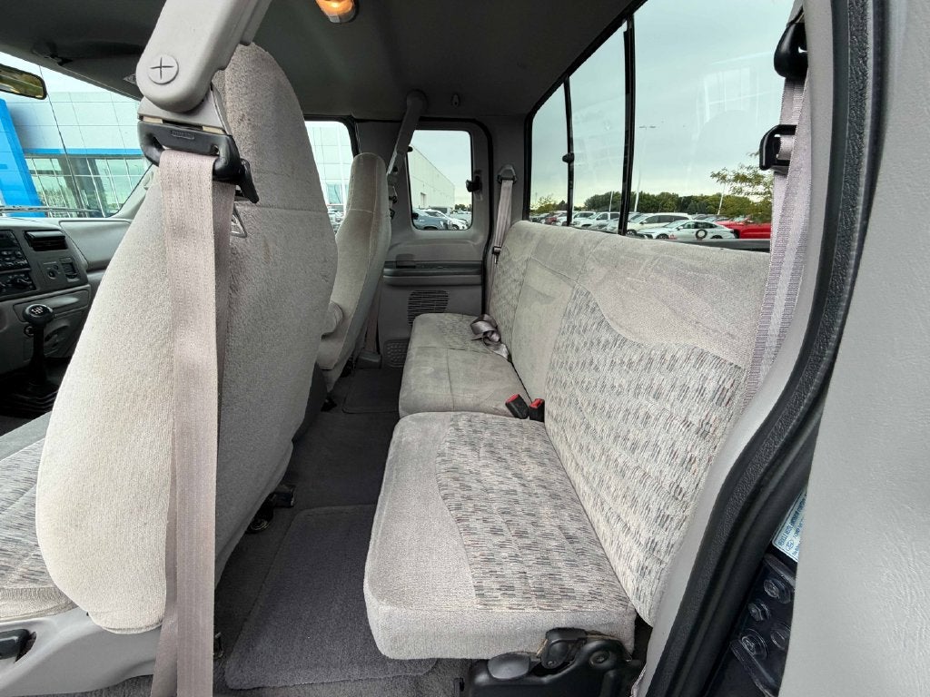 2000 Ford Super Duty F-350 DRW XLT