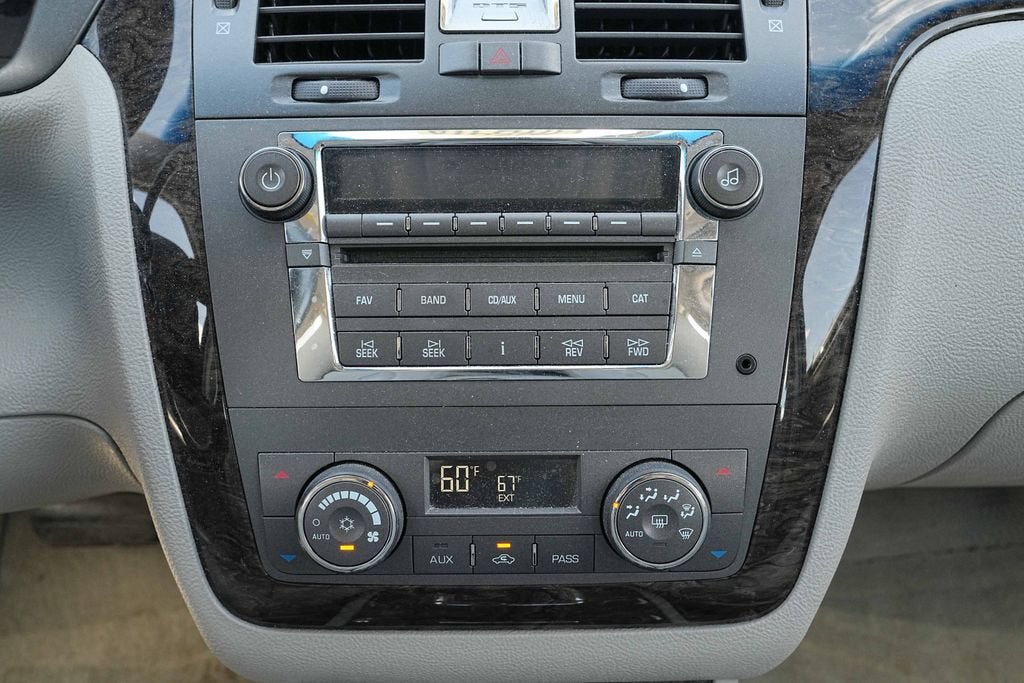 2011 Cadillac DTS Luxury Collection