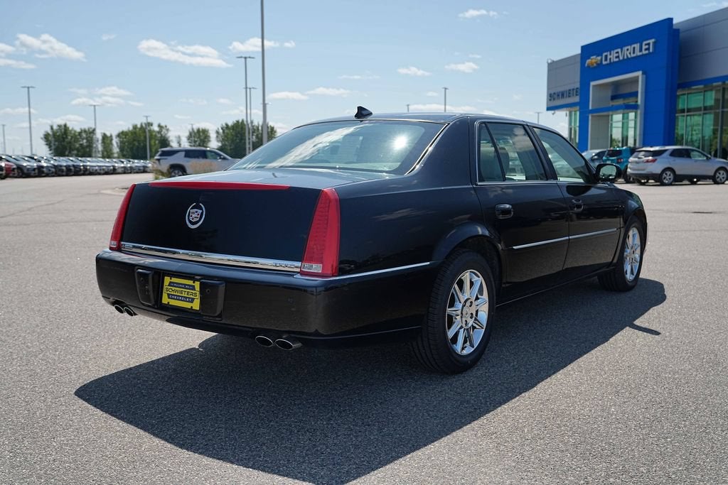 2011 Cadillac DTS Luxury Collection