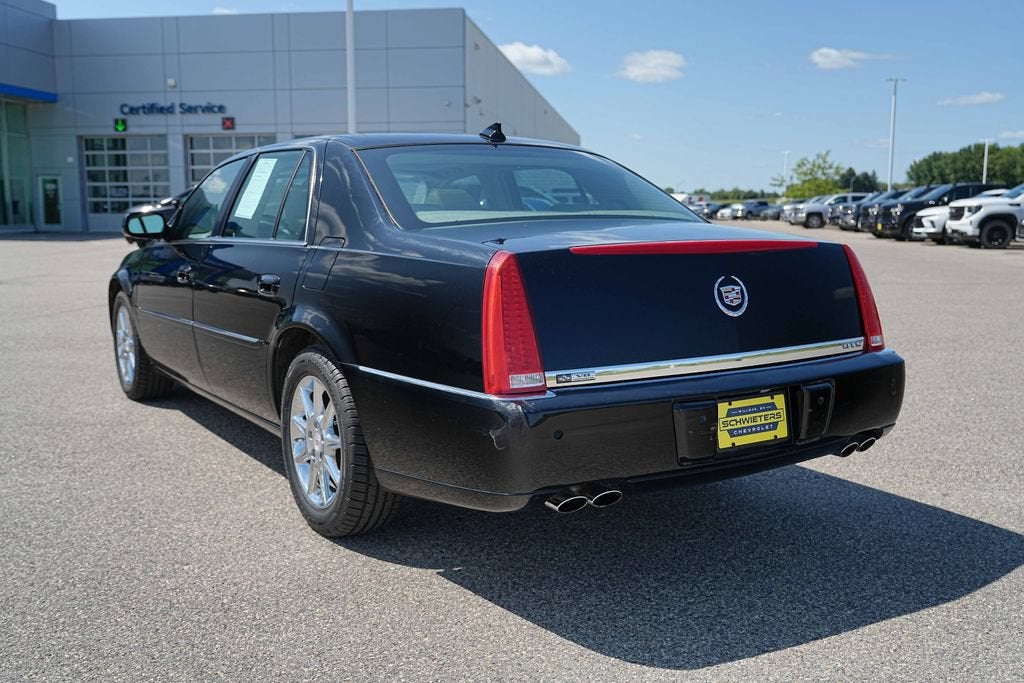 2011 Cadillac DTS Luxury Collection