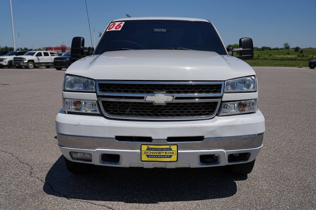 Used 2006 Chevrolet Silverado 2500HD Work with VIN 1GCHK24D86E257358 for sale in Willmar, MN
