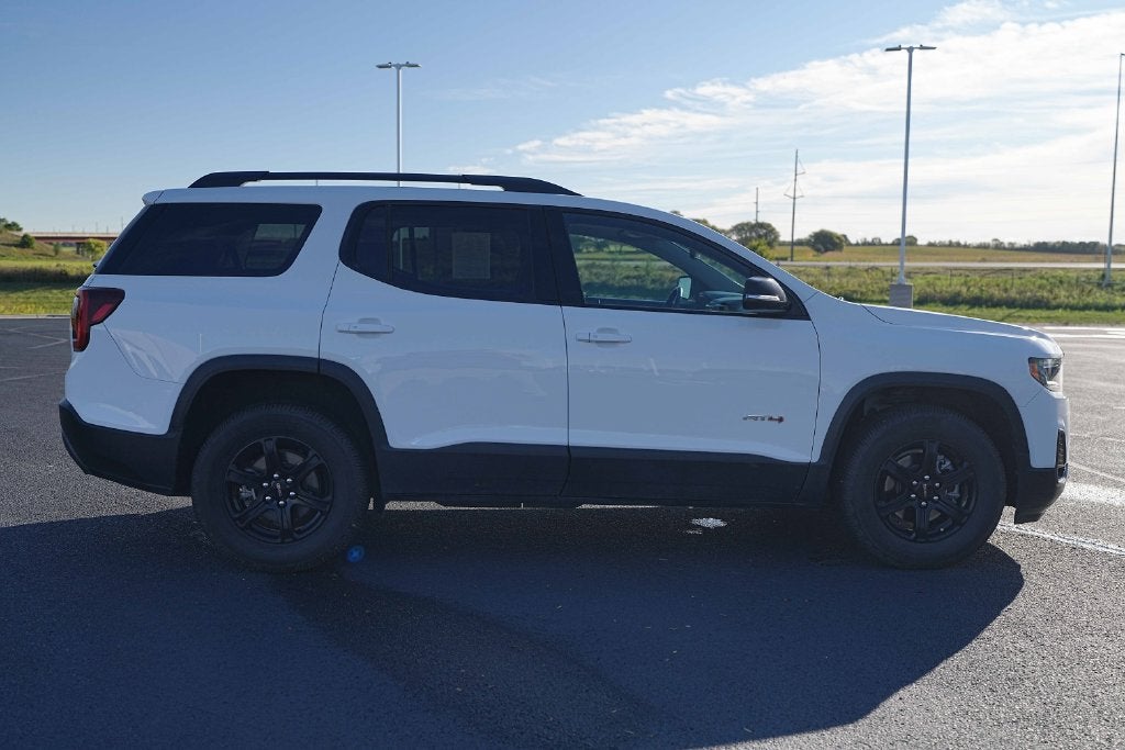 2023 GMC Acadia AT4