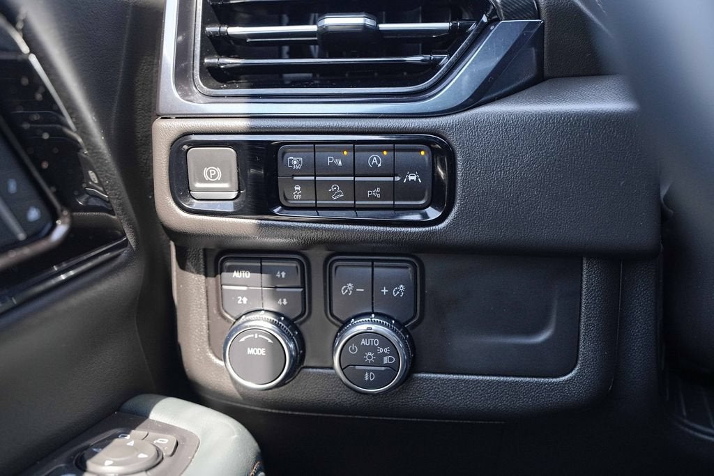 2025 GMC Yukon XL AT4