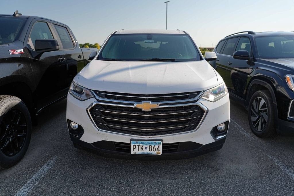 Used 2018 Chevrolet Traverse 1LT with VIN 1GNEVGKW8JJ205117 for sale in Willmar, Minnesota