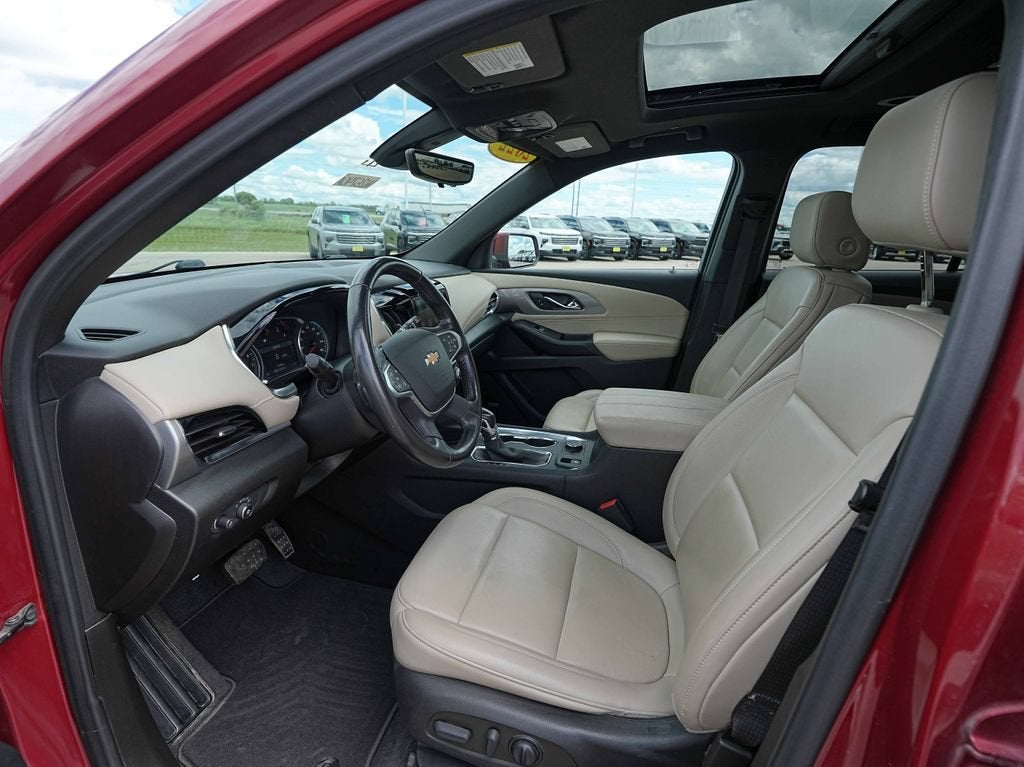 2022 Chevrolet Traverse LT Leather