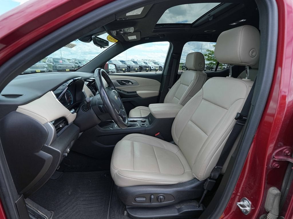 2022 Chevrolet Traverse LT Leather