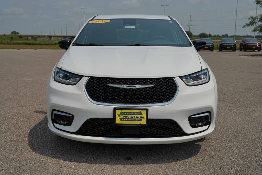 Used 2026 Chrysler Pacifica Select with VIN 2C4RC1BG0TR236298 for sale in Willmar, Minnesota
