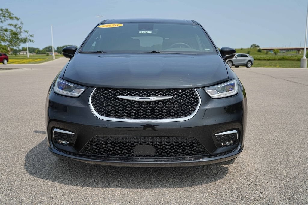 Used 2026 Chrysler Pacifica Select with VIN 2C4RC1BG2TR157229 for sale in Willmar, Minnesota