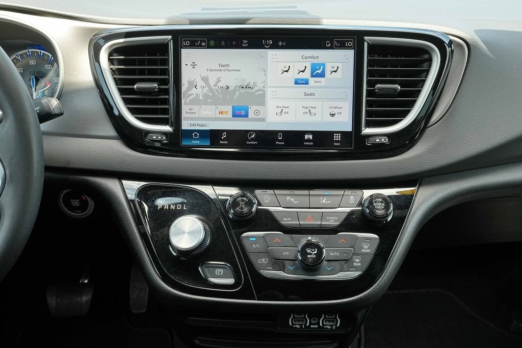 2025 Chrysler Pacifica Select
