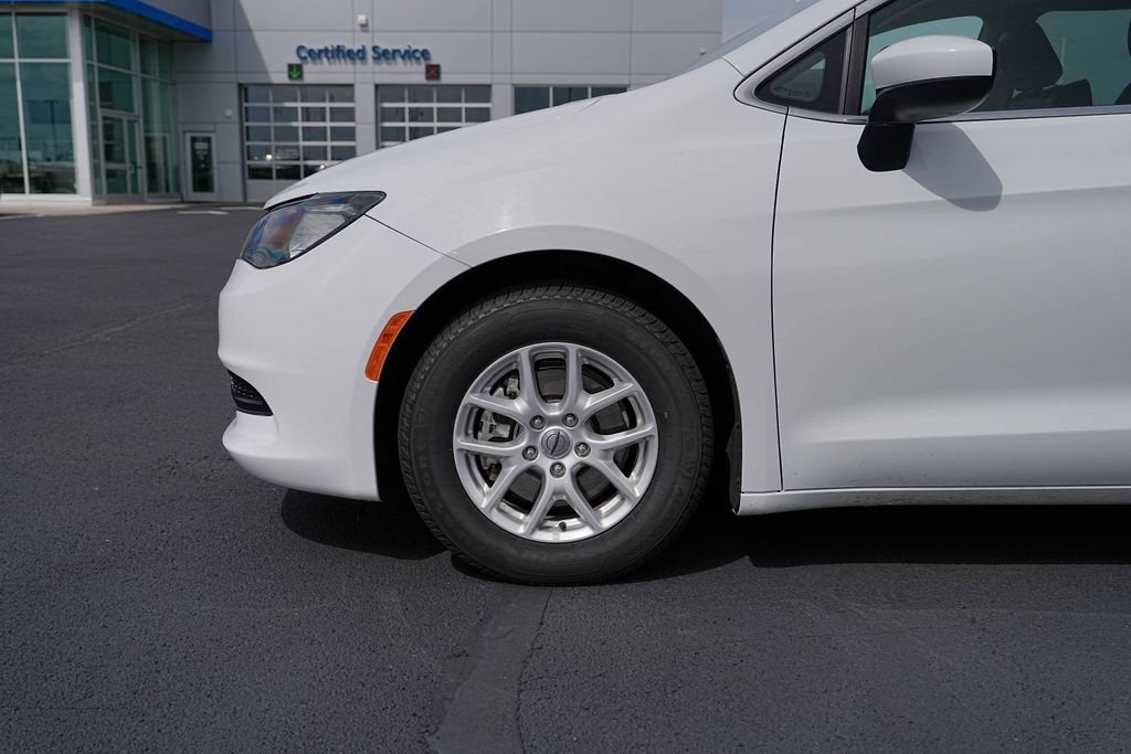 2021 Chrysler Voyager LXI