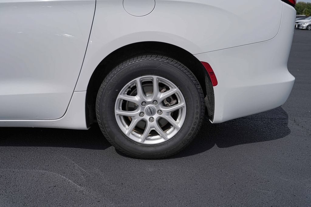 2021 Chrysler Voyager LXI