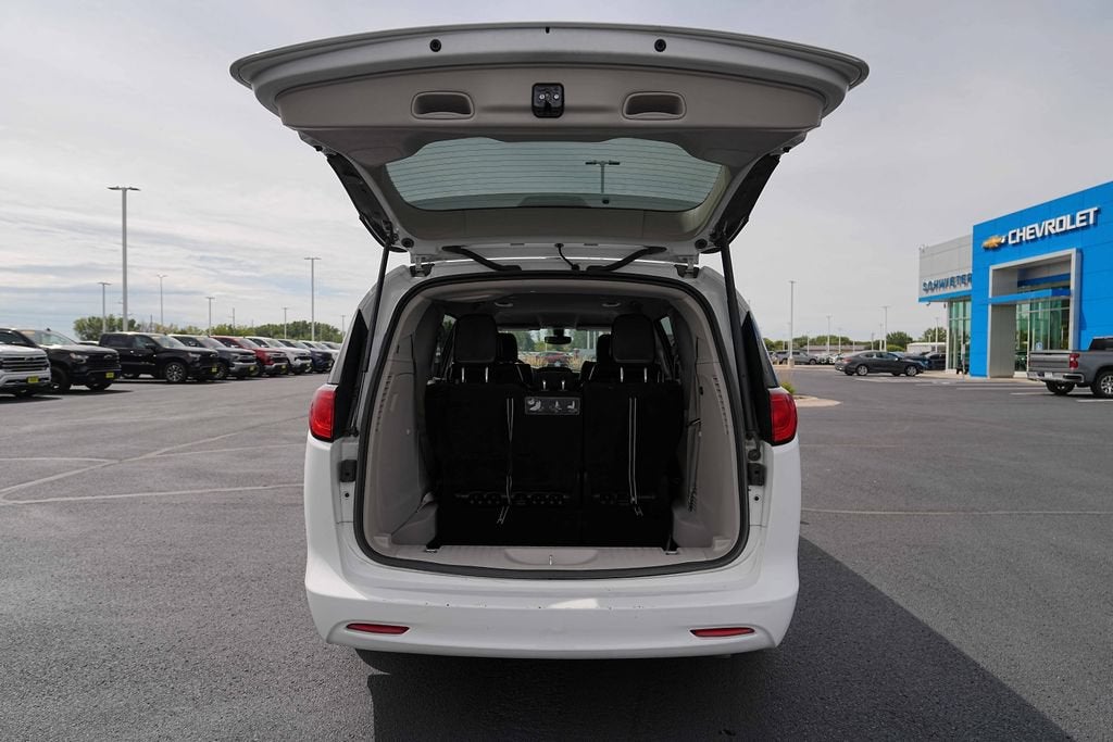 2021 Chrysler Voyager LXI