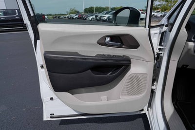 2021 Chrysler Voyager LXI