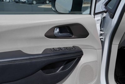2021 Chrysler Voyager LXI