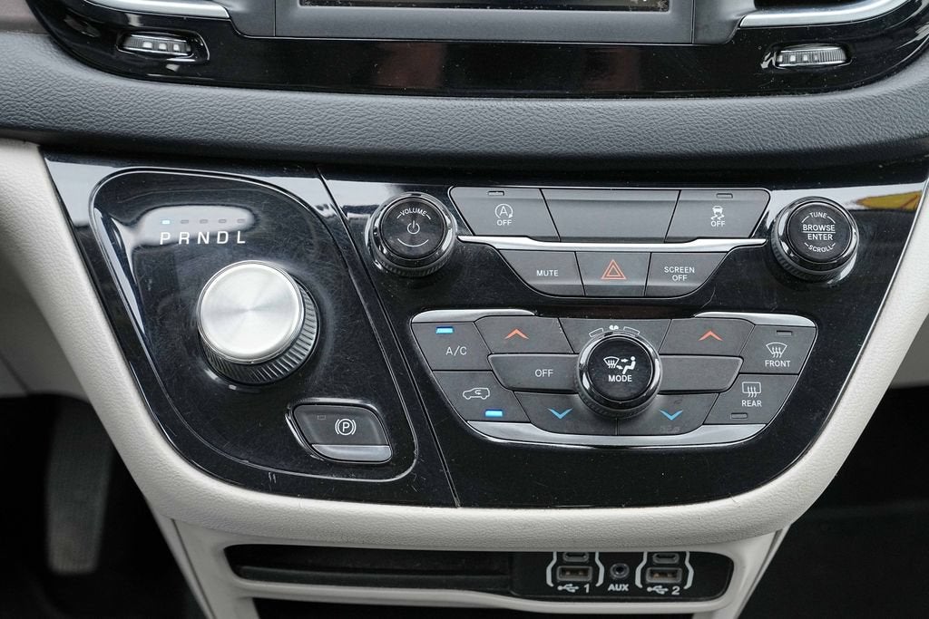 2021 Chrysler Voyager LXI