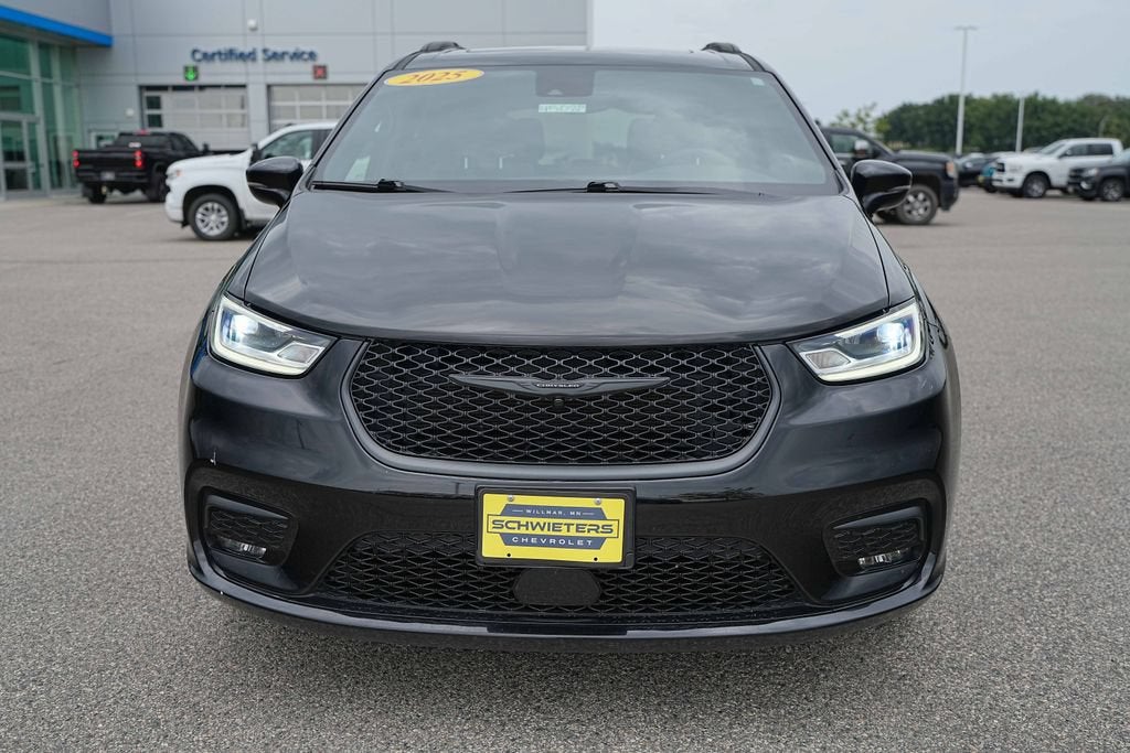 Used 2025 Chrysler Pacifica Limited with VIN 2C4RC1GG4SR610998 for sale in Willmar, Minnesota