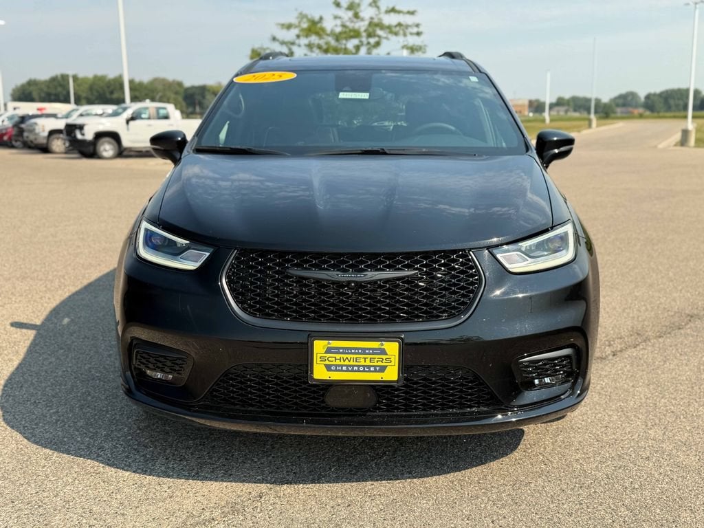 Used 2025 Chrysler Pacifica Limited with VIN 2C4RC1GG8SR584194 for sale in Willmar, Minnesota