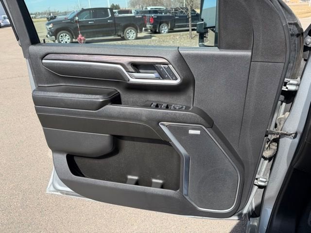 2025 Chevrolet Silverado 3500 HD LTZ