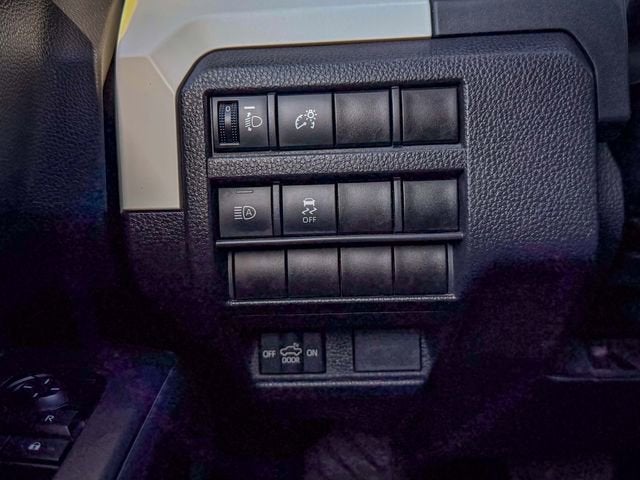 2024 Toyota Tacoma 4WD SR5