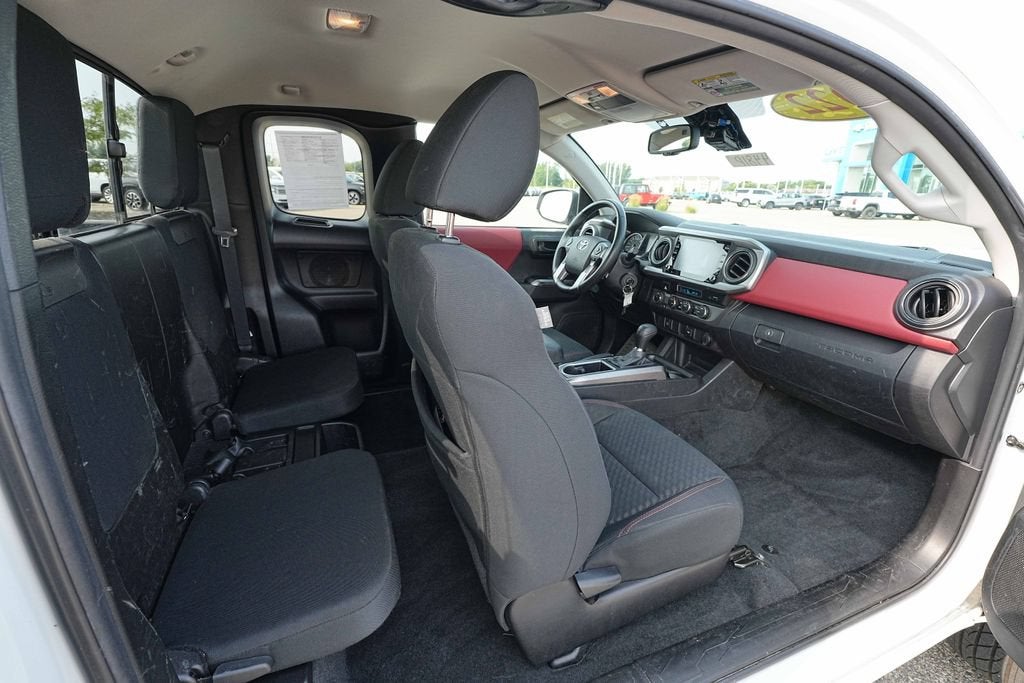 2022 Toyota Tacoma 4WD SR