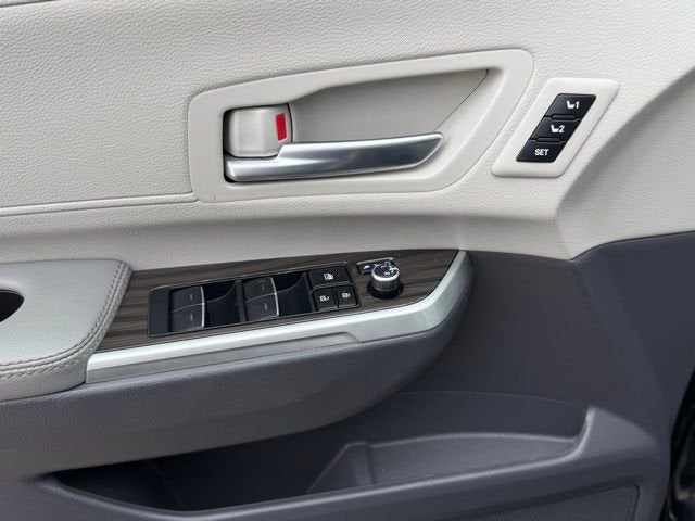 2023 Toyota Sienna Limited