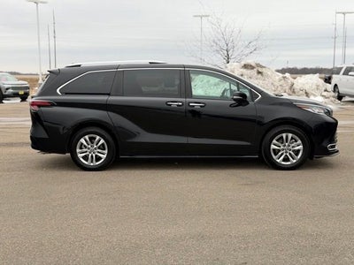 2023 Toyota Sienna Limited
