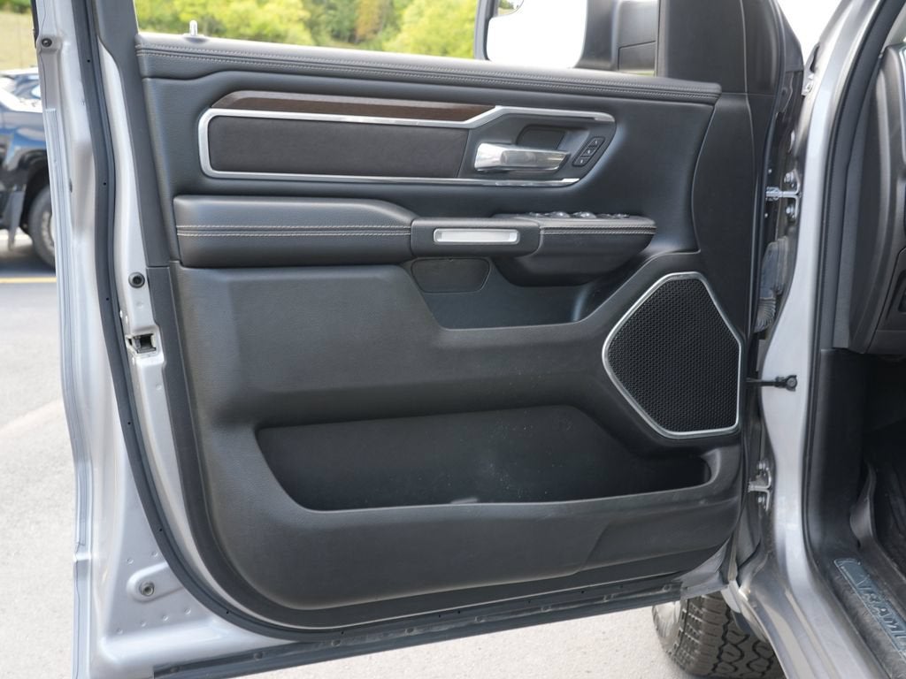 2022 RAM 1500 Laramie Crew Cab 4x4 6'4" Box