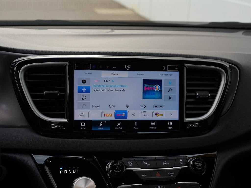 2025 Chrysler Pacifica Select