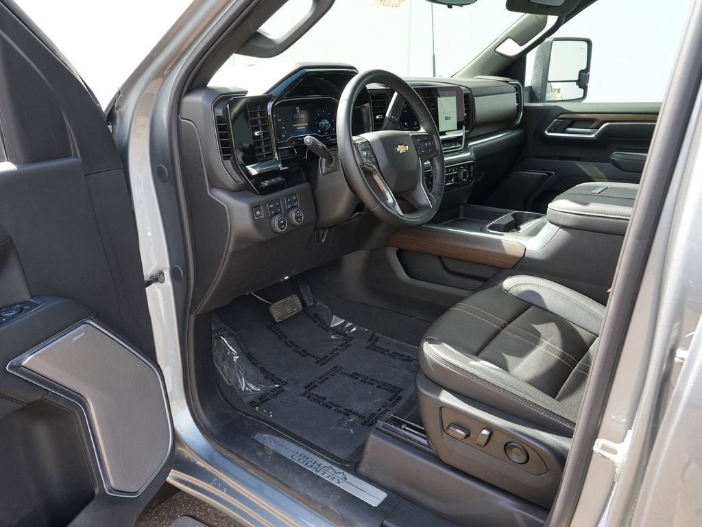 2025 Chevrolet Silverado 3500 HD High Country