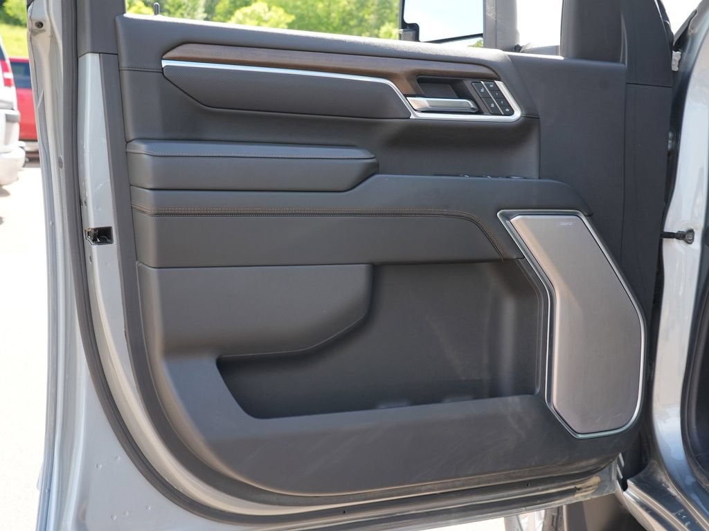 2025 Chevrolet Silverado 3500 HD High Country