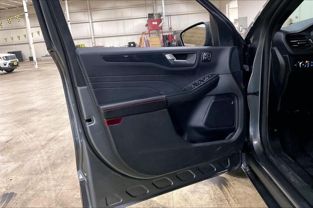 2025 Ford Escape ST-Line Elite