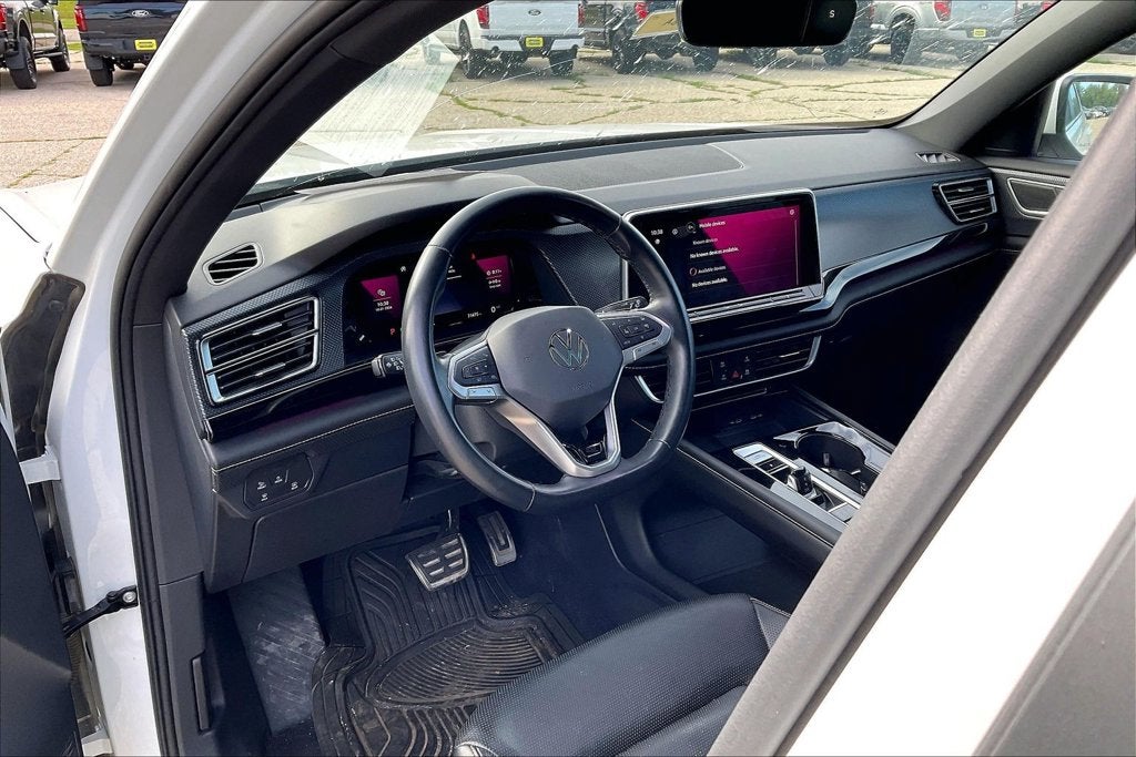 2024 Volkswagen Atlas Cross Sport 2.0T SEL R-Line
