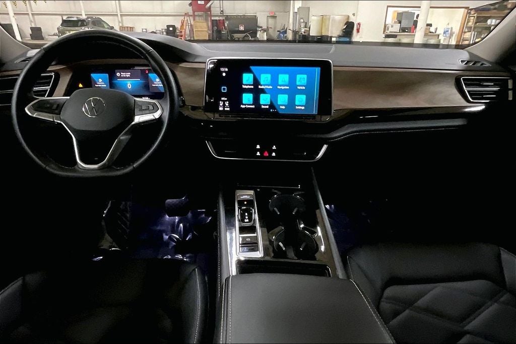 2025 Volkswagen Atlas 2.0T SE w/Technology