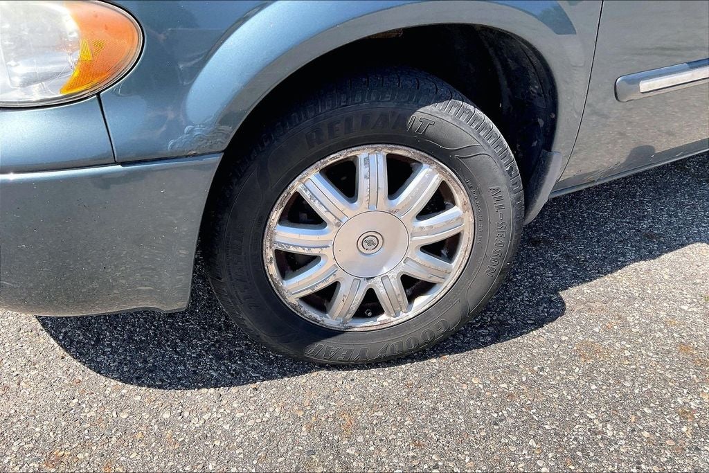 2005 Chrysler Town & Country Touring