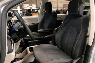 2024 Chrysler Voyager LX