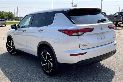 2023 Mitsubishi Outlander SE