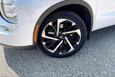 2023 Mitsubishi Outlander SE