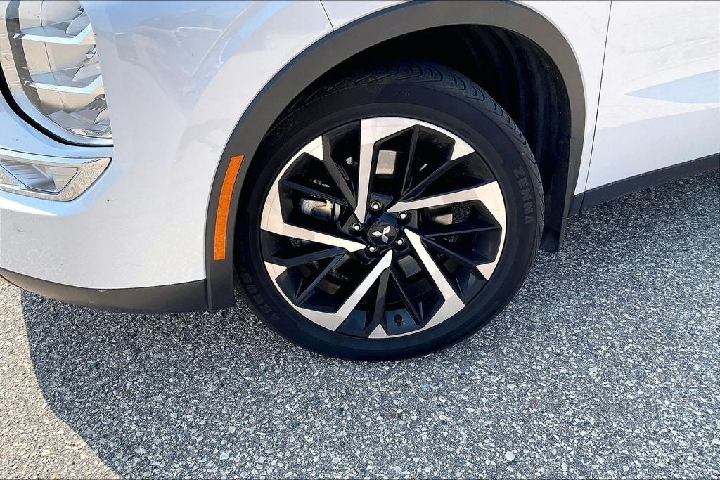 2023 Mitsubishi Outlander SE