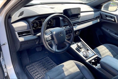 2023 Mitsubishi Outlander SE