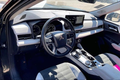 2025 Mitsubishi Outlander SE